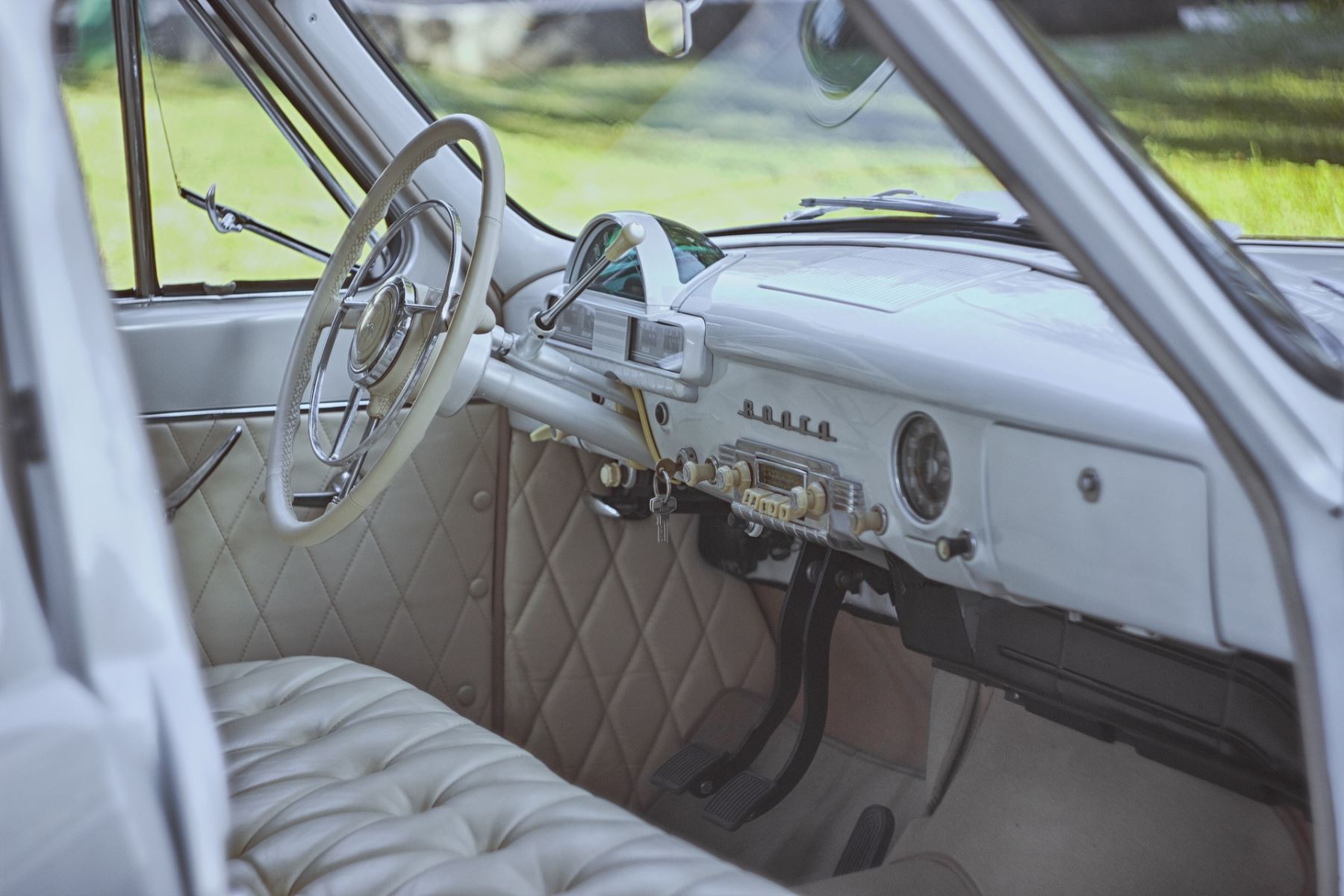 Classic Car Tips: How to Detail the Interior of your Car 